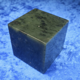 Nefriitti kuutio paperipaino  jj68