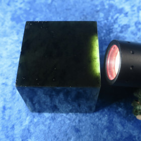 Nefriitti kuutio paperipaino  jj68