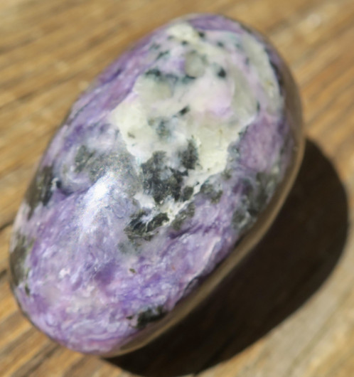 Tsharoiitti rumpuhiottu iso 80g 55x34x30mm jumbo 64j9. Katso video