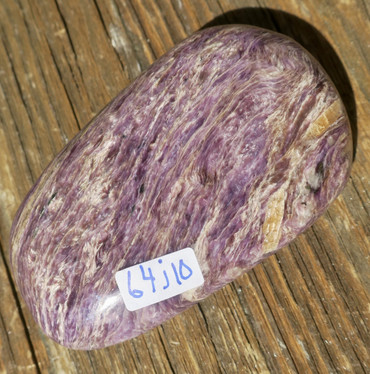 Tsharoiitti rumpuhiottu iso ruskea 118g 75x46x21mm 64j10. Katso video