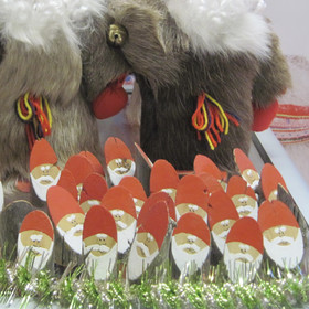 Joulupukki kelopuuta, kasvot maalattu, korkeus 4-5cm