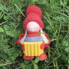 Sirkka-tonttu 7-8cm soittaa harmonikkaa. Joulukoriste