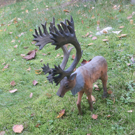 Veistos iso poro, korkeus 40cm, pituus 28-30cm, puuta