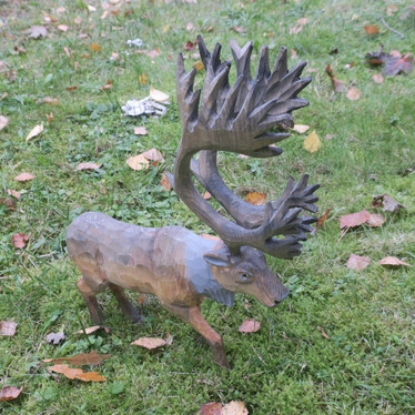 Veistos iso poro, korkeus 40cm, pituus 28-30cm, puuta