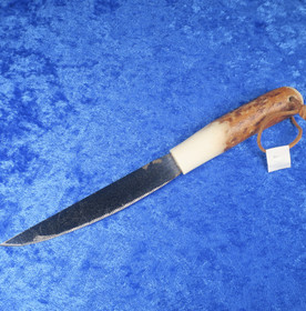 Hedelmäveitsi poronsarvikahvalla, johon kaiverrettu poron kuva, 17cm