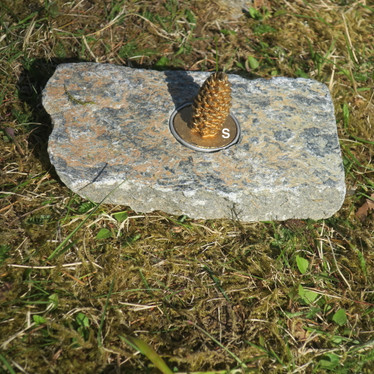 Tuikkualusta serpentiniitti valitse kuvista R,S,T,U,V