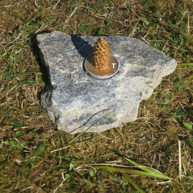 Tuikkualusta serpentiniitti valitse kuvista R,S,T,U,V