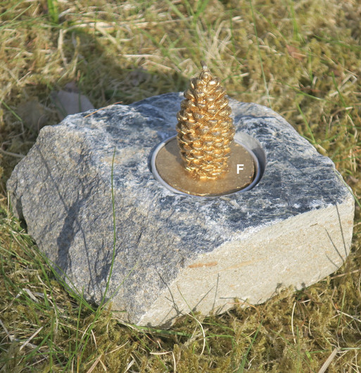 Tuikkualusta serpentiniitti valitse kuvista G,L,F