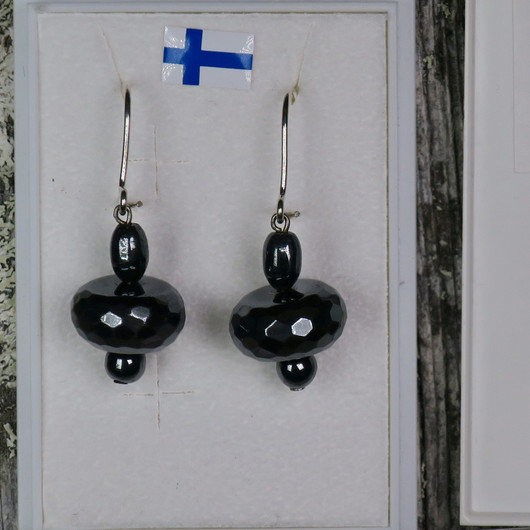 Korvakorut hematiitti litteä viistehiottu 12x6mm, 4mm ja riisi nro HTJ