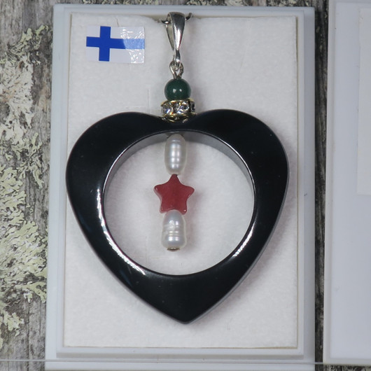 Riipus hematiittisydän zirkonikoristein, kvartsiitit, helmiä