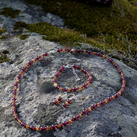 Helmet almandiini granaatti ja sitriini 51cm ALMA2