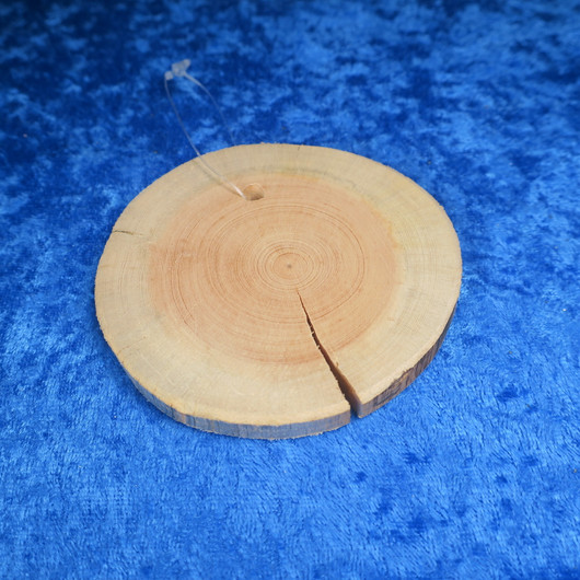  Kelopuukiekko 8mm siivu 8cm polttokaiverrettu kalastaja, Fisher man 