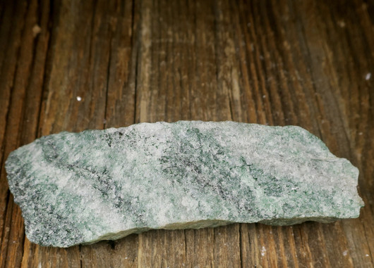 Fuksiittikvartsiitti 175g 120x40x35mm Suomi Hi90