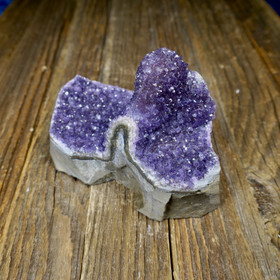  Ametisti kidesykerö 325g erikoisen mallinen, korkeus 67mm AMG325 