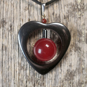 Riipus akaatti KARPALO hematiittisydämessä ja viistehiottu karneoli A7