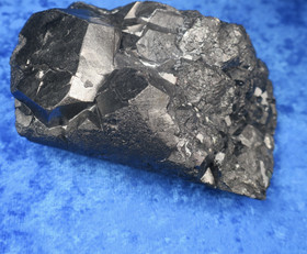 Magnetiitti kiteitä 606g näytteessä (harvinaista) nro jj30