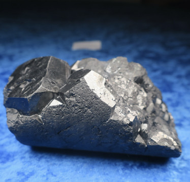 Magnetiitti kiteitä 606g näytteessä (harvinaista) nro jj30