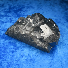 Magnetiitti kiteitä 606g näytteessä (harvinaista) nro jj30