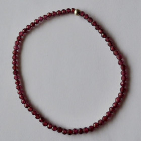 Rannekoru almandiini granaatti viistehiottu 2,5mm 17cm