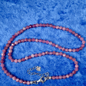 Helmet rubelliitti 4mm viistehiottu 40-45cm pinkki turmaliini