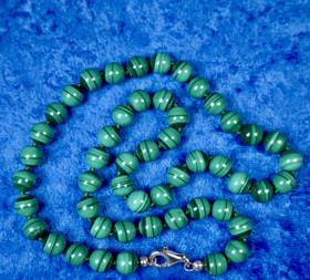 Helmet malakiitti 8mm solmitut  48cm