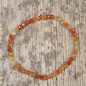 Rannekoru karneoli 4mm viistehiottu 17cm, siro