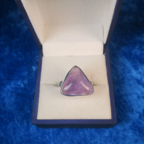 Hopeasormus ametisti 18mm kolmio