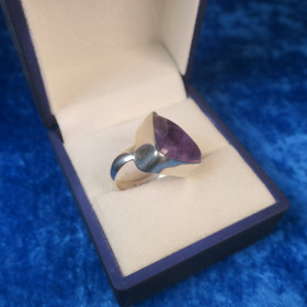 Hopeasormus ametisti 18mm kolmio