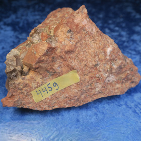 Kalimaasälpä ja savukvartsi 445g 110x65x55mm Uhlu Suomi Hi156R