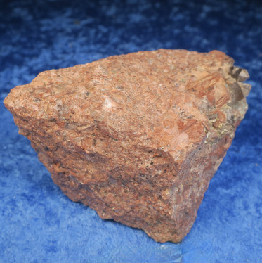 Kalimaasälpä ja savukvartsi 445g 110x65x55mm Uhlu Suomi Hi156R