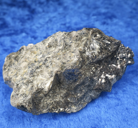 Kuplagötiitti ja muskoviitti 145g 75x45x31mm Svappavaara Ruotsi Hi28j 