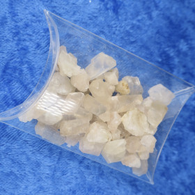 Kalsiitti keltaisia kiteitä 30g rasiassa Suomi Hi151 