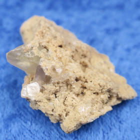 Kalsiitti keltaisia kiteitä matriksissa 35x25x15mm 9g Hi151h 