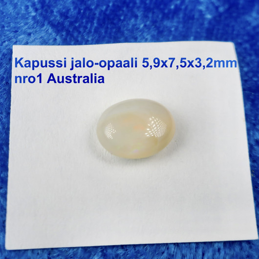 Kapussi jalo-opaali Australiasta. Koko näkyy valikon kuvassa.
