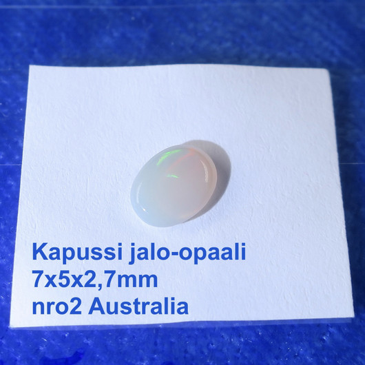 Kapussi jalo-opaali Australiasta. Koko näkyy valikon kuvassa.