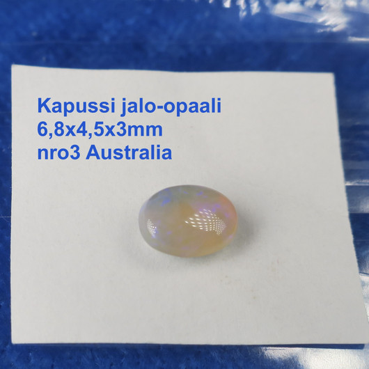 Kapussi jalo-opaali Australiasta. Koko näkyy valikon kuvassa.