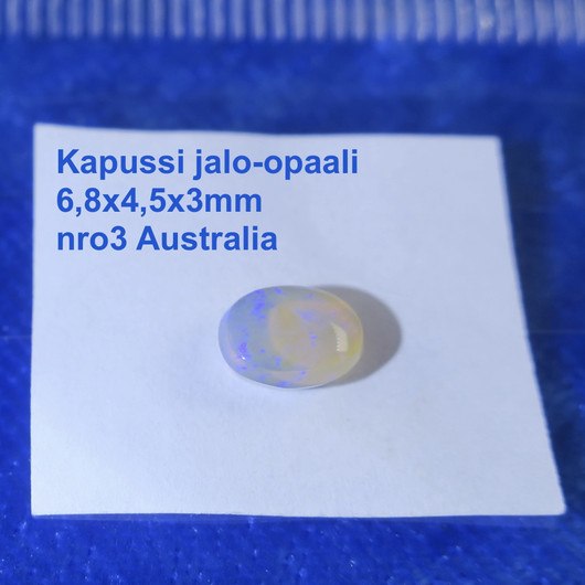 Kapussi jalo-opaali Australiasta. Koko näkyy valikon kuvassa.