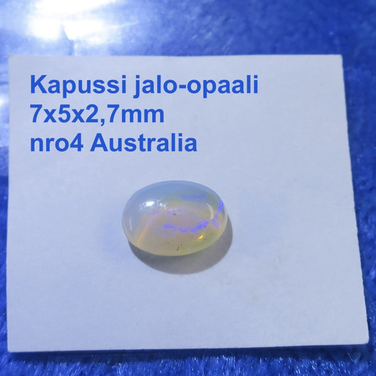 Kapussi jalo-opaali Australiasta. Koko näkyy valikon kuvassa.