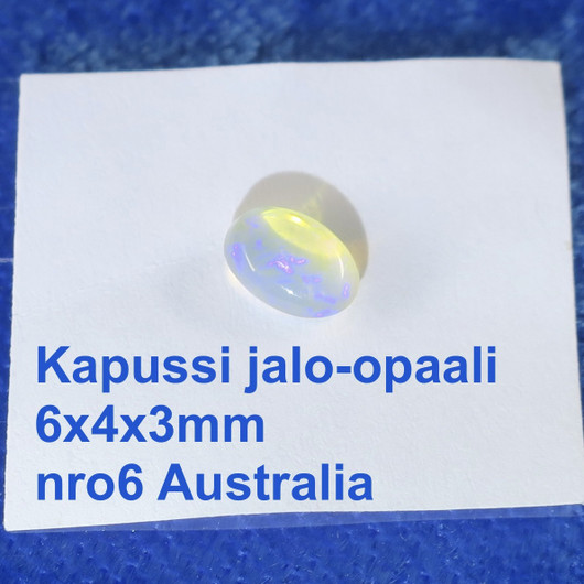 Kapussi jalo-opaali Australiasta. Koko näkyy valikon kuvassa.