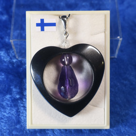 Riipus hematiittisydän, viistehiottu ametistipisara ja vuorikide-ice