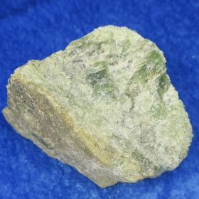 Peridootti oliviini raaka 181g 55x40x40mm Norja Hi159