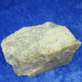 Peridootti oliviini raaka 181g 55x40x40mm Norja Hi159