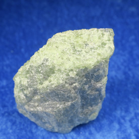 Peridootti oliviini raaka 158g 55x55x30mm Norja Hi159