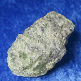 Peridootti oliviini raaka 88,9g 60x40x35mm Norja Hi159