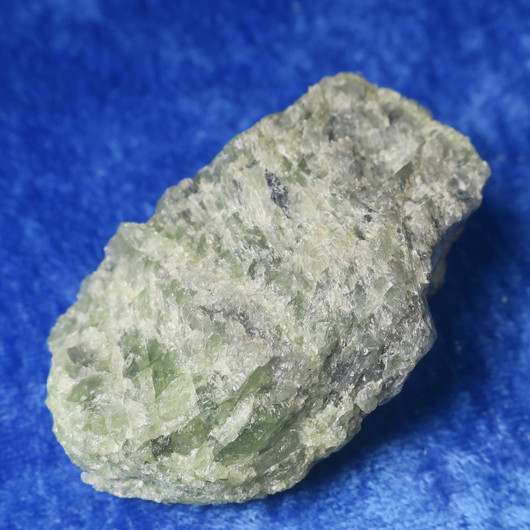 Peridootti oliviini raaka 88,9g 60x40x35mm Norja Hi159