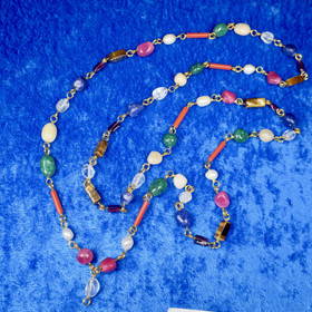  Kaulahelmet 80cm malahelmet kvartseja, granaattia, helmiä ym