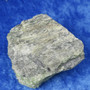 Peridootti oliviini raaka 88g 45x40x25mm, lepidoliittia Norja Hi159