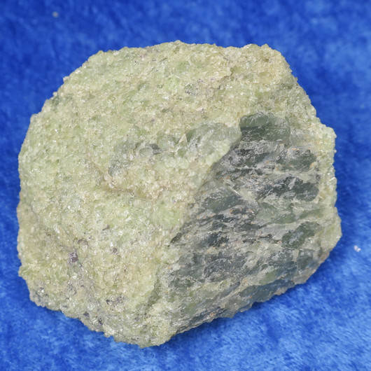 Peridootti oliviini raaka 103g 60x40x30mm  Norja Hi159