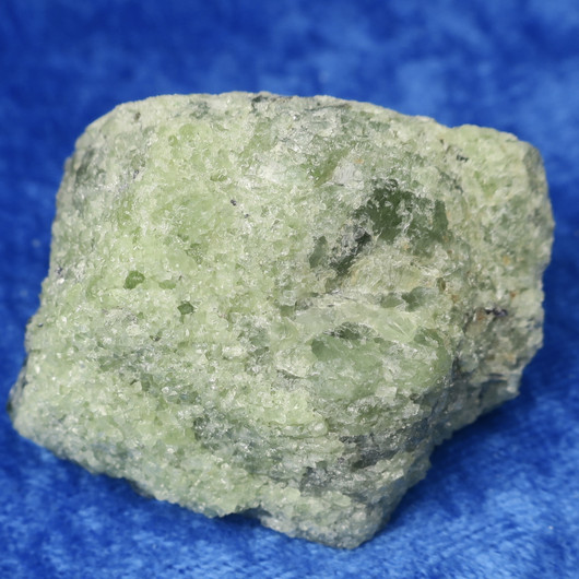 Peridootti oliviini raaka 62g 40x35x25mm Norja Hi159
