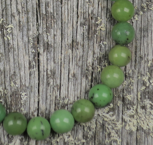 Serpentiini kirkkaanvihreä 8mm irtohelmi